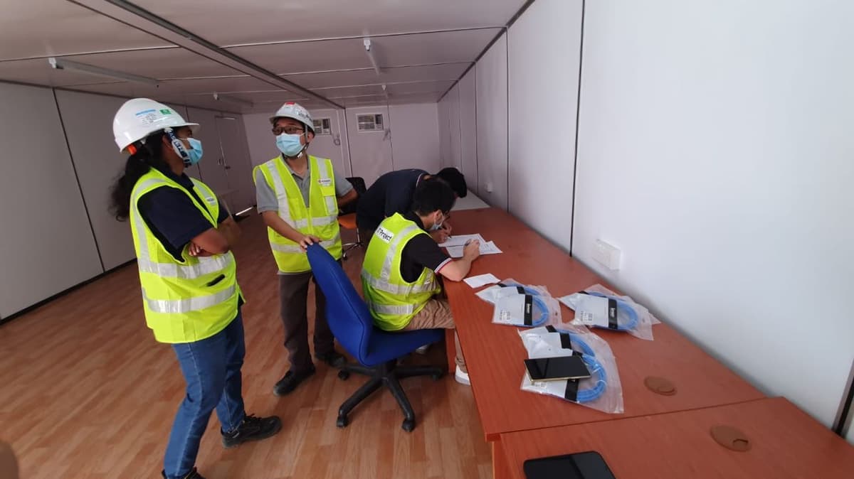 Bluzen at work on the Changi East project